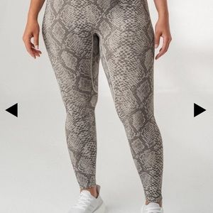 Balance Athletics Kingdom Ascend Boa Leggings M